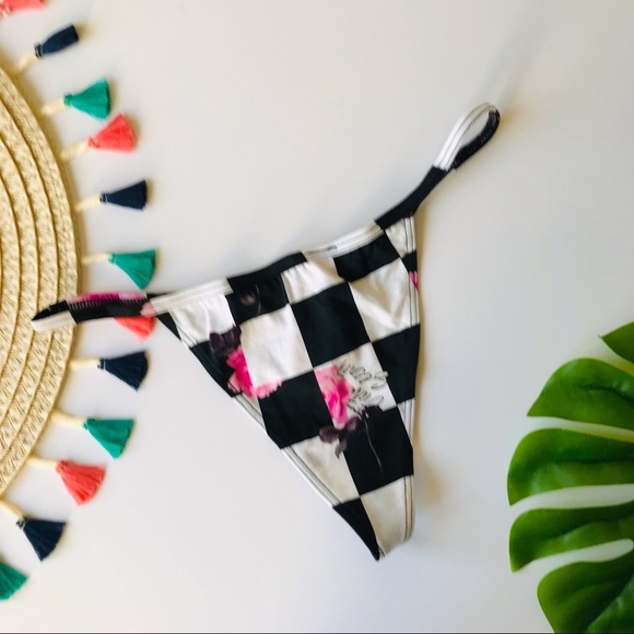 Victoria’s Secret Cotton V String Panty Smooth Black Floral Invasion Small NEW - Picture 3 of 5